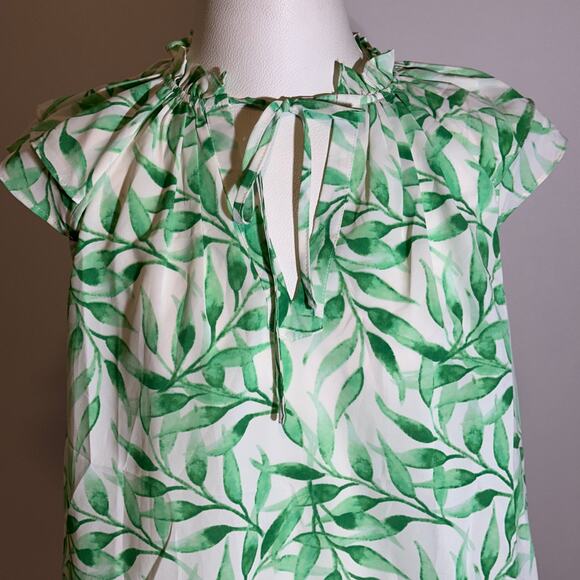NWT First Love Green Tropical Leaf Print Flutter Sleeve Blouse Womens Size Small - Picture 2 of 9